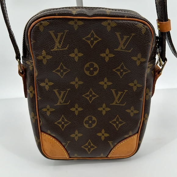 Authenticated Louis Vuitton Danube Crossbody - Picture 5 of 17